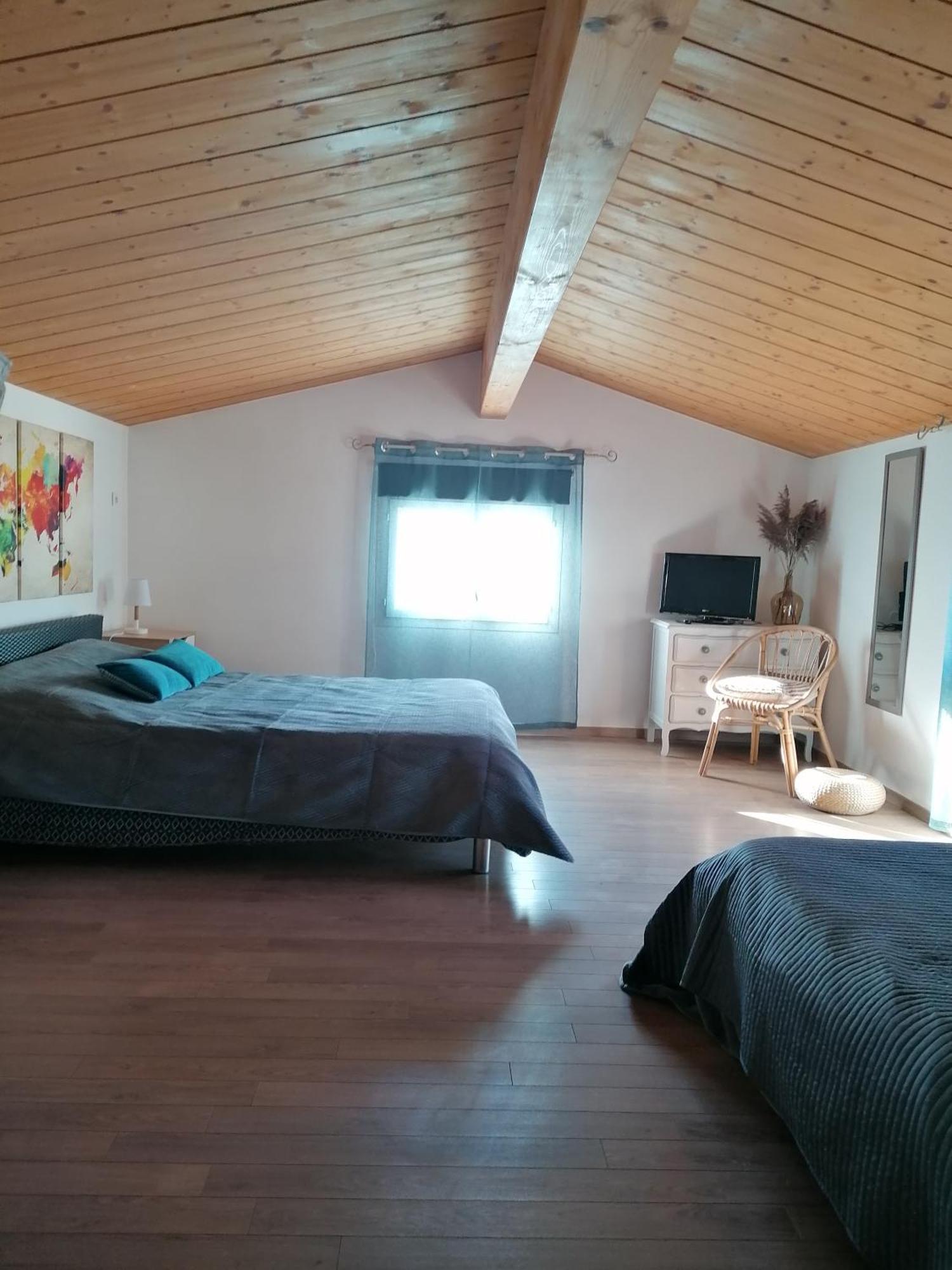 Chambre Familiale "Le Pecher" Saillans  Номер фото
